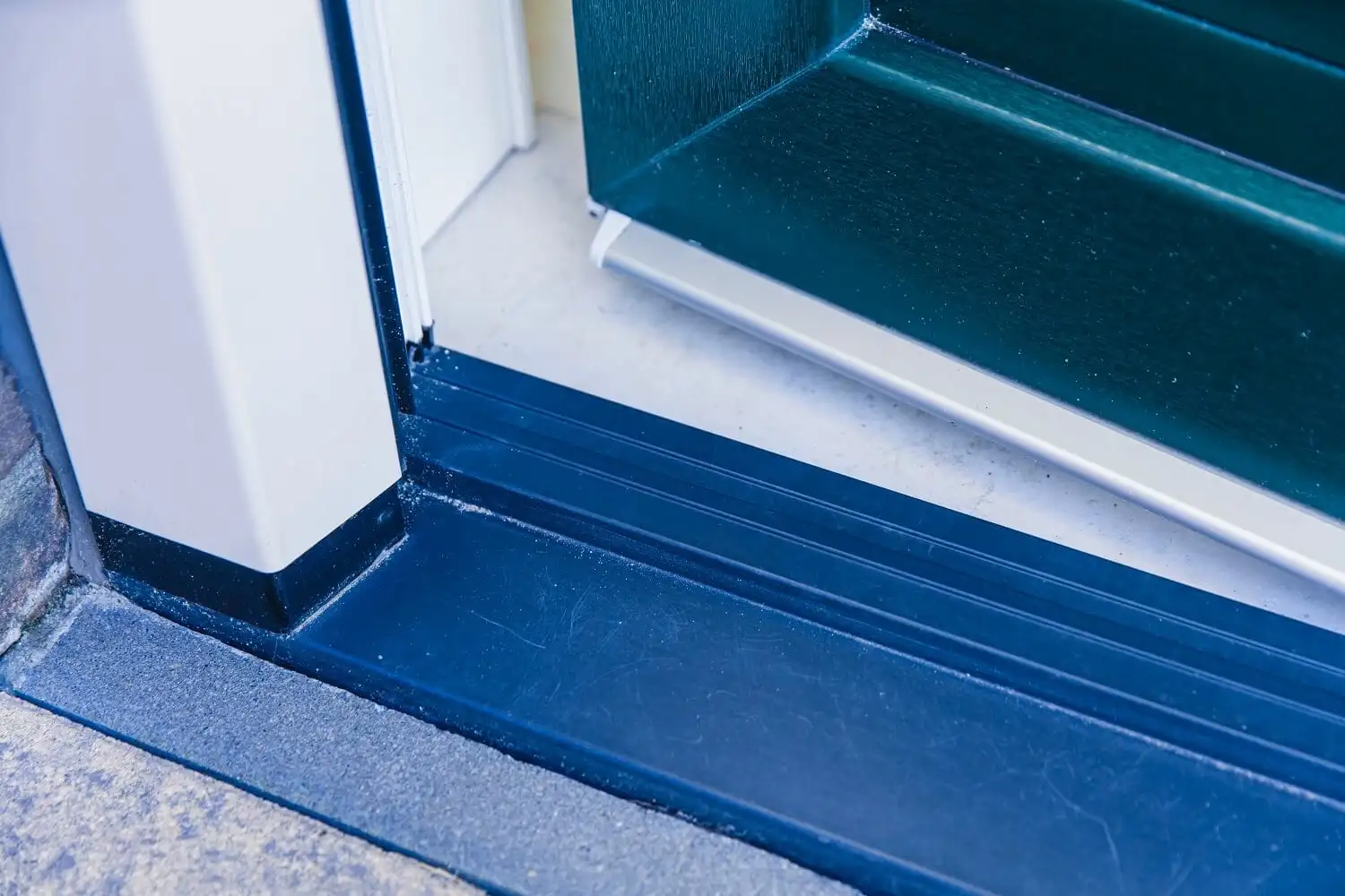 Houten voordeur dorpel